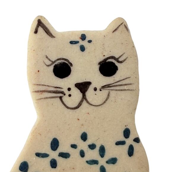 Blue & White Cat Brooch Pin 1 3/8" Signed THW Cute Kitty Kitten - Picture 4 of 13